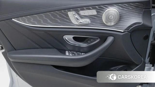 Mercedes-Benz E-Class W213 2023 Серебряный из Кореи, фото 6