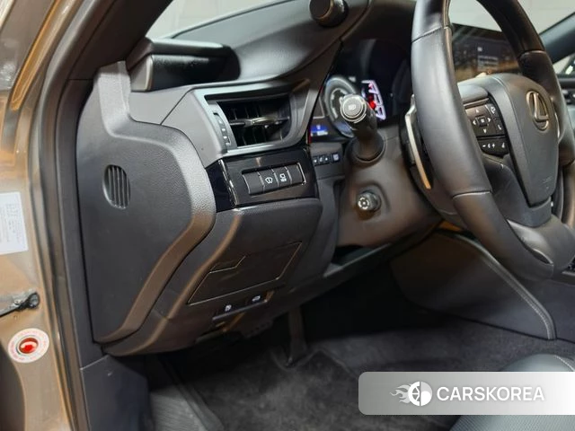 Lexus ES300h 7th generation 2025 Песочный из Кореи, фото 6