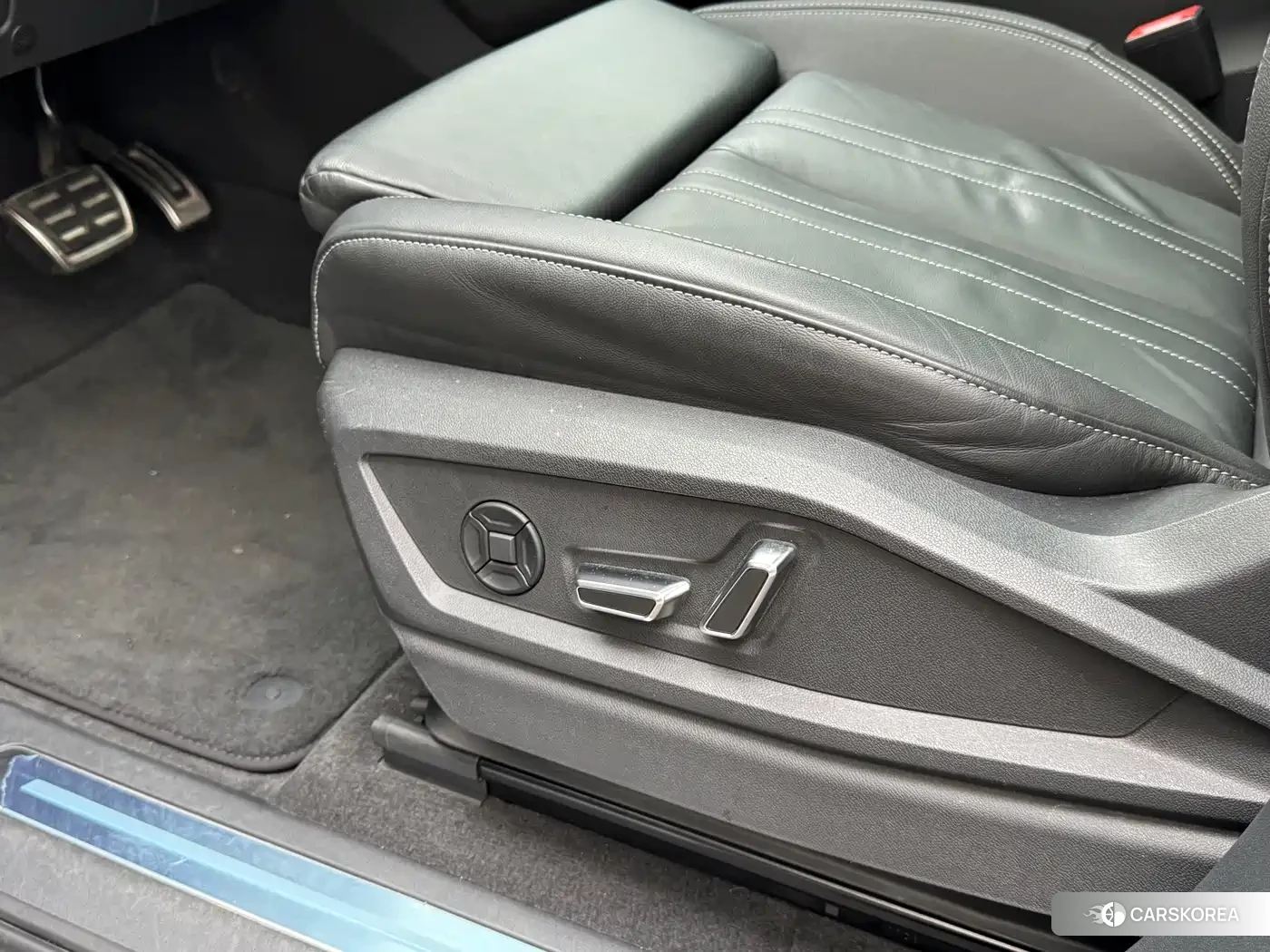 Audi Q6 2023 Silver/gray из Китая, фото 6