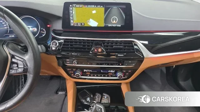 BMW 5 Series (G30) 2018 Белый из Кореи, фото 6