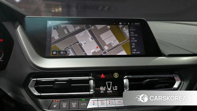 BMW 1 Series (F40) 2021 Светло-серебряный цвет из Кореи, фото 6