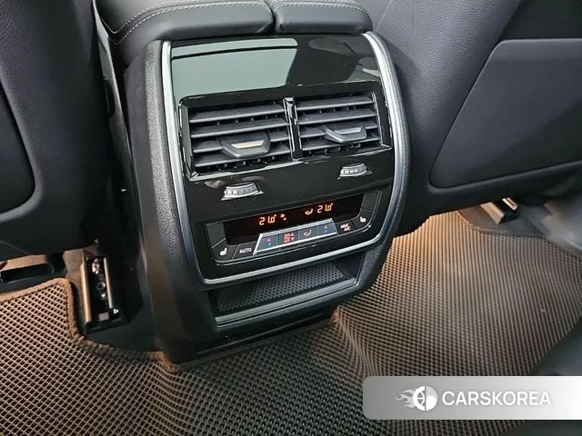 BMW X5 (G05) 2024 Светло-серебряный цвет из Кореи, фото 6