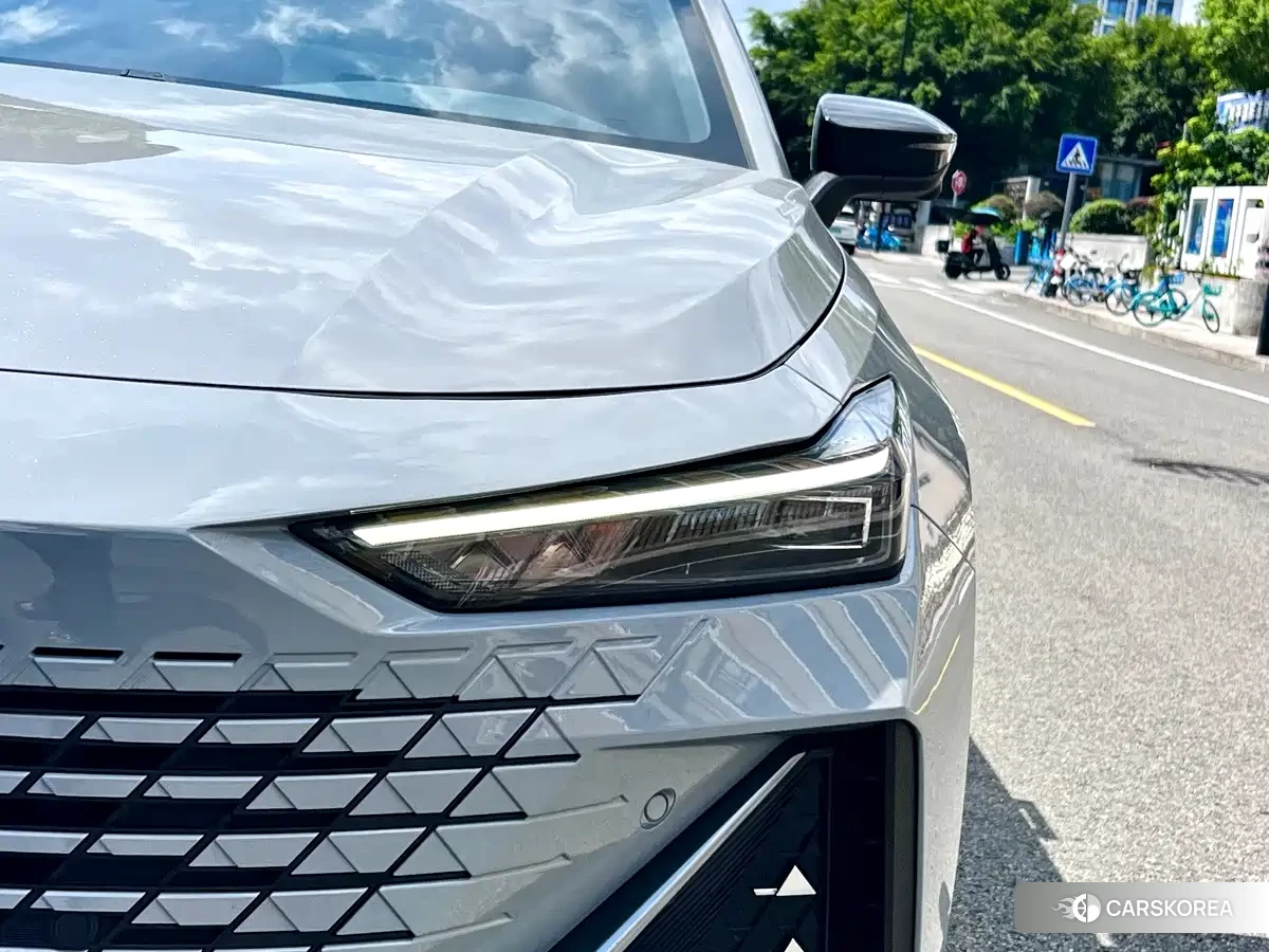Chang'an UNI-V 2022 Silver/gray из Китая, фото 6