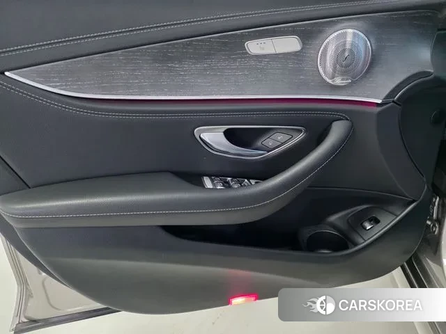 Mercedes-Benz E-Class W213 2021 Серебряный из Кореи, фото 6