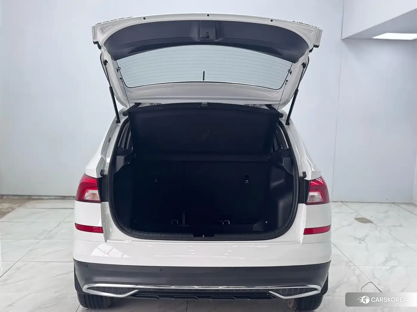 Skoda Komick 2023 Белый из Китая, фото 6