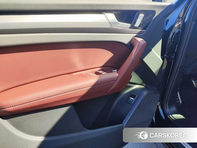 Audi Q5L 2025 Черный из Китая, фото 6