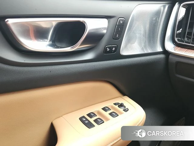 Volvo S60 3rd generation 2023 Белый из Кореи, фото 6