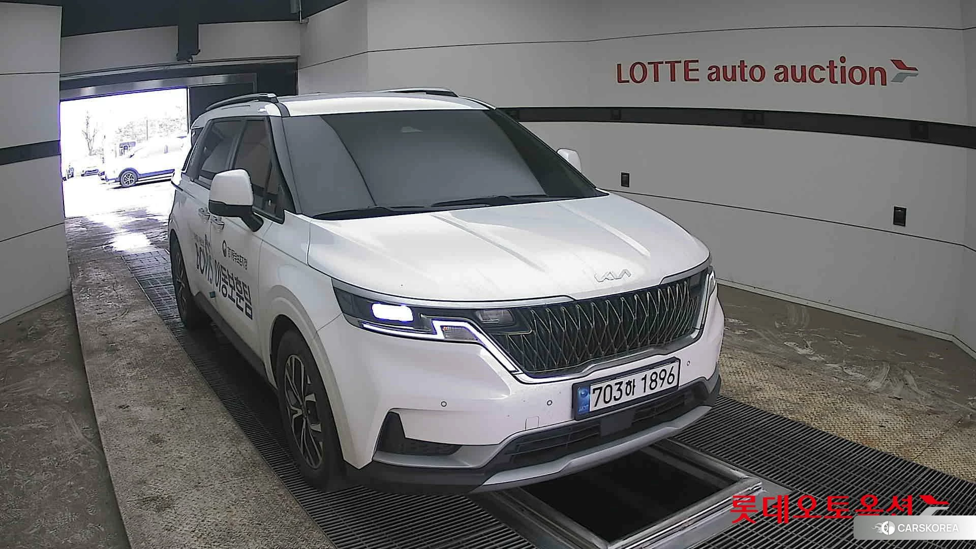 Kia Carnival 2023 Белый из Кореи, фото 6