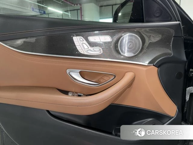 Mercedes-Benz E-Class W213 2019 Черный из Кореи, фото 6