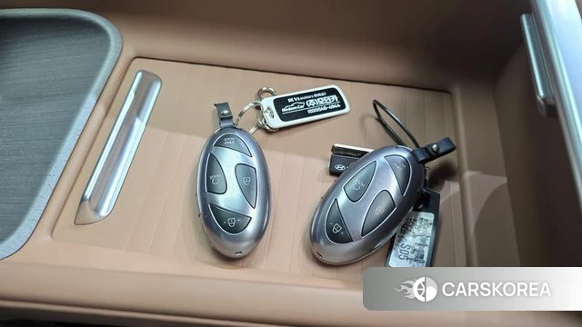 Hyundai Grandeur (GN7) 2024 Серебристо-серый из Кореи, фото 6