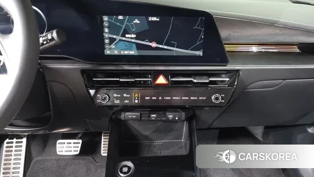 Kia Di Ol Nu Niro 2023 Белый из Кореи, фото 6