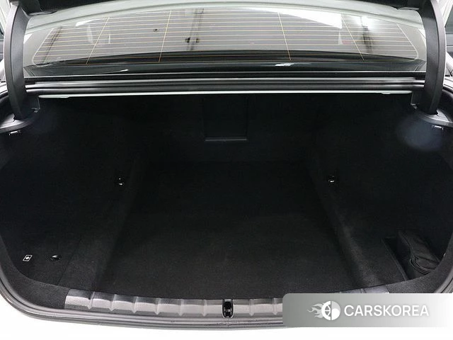 BMW 7 Series (G70) 2023 Белый из Кореи, фото 6