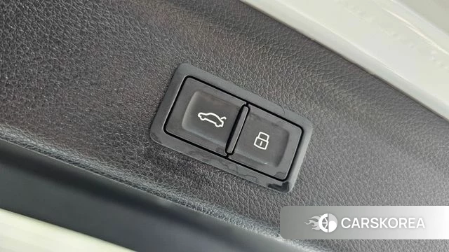 Audi Q3 (F3) 2022 Белый из Кореи, фото 6