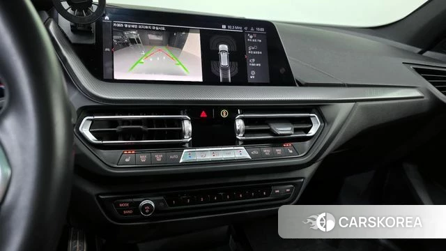 BMW 1 Series (F40) 2021 Белый из Кореи, фото 6