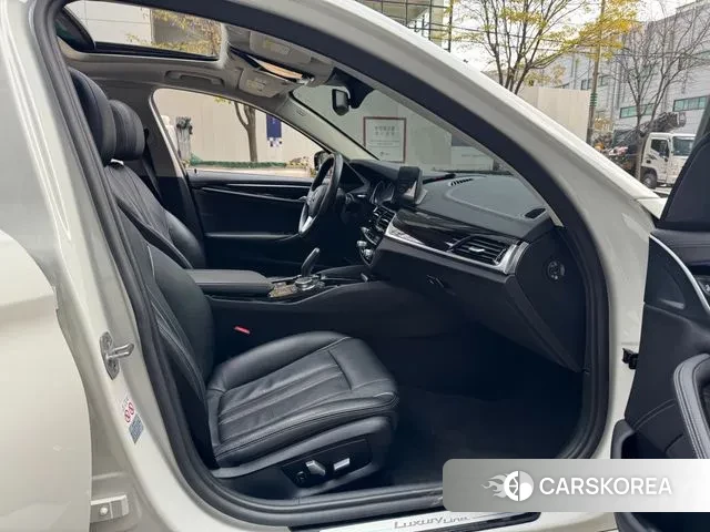 BMW 5 Series (G30) 2018 Белый из Кореи, фото 6