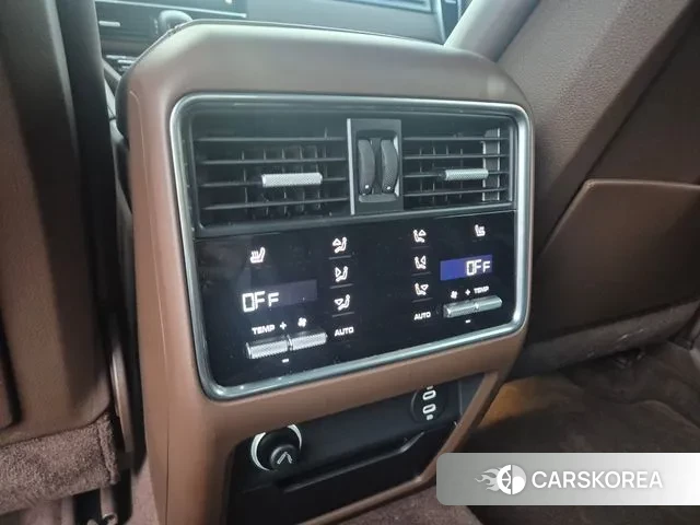 Porsche Cayenne (PO536) 2023 Светло-серебряный цвет из Кореи, фото 6