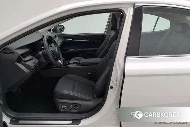 Toyota Camry 2025 Белый из Китая, фото 6