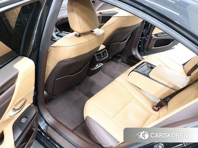 Lexus ES300h 7th generation 2021 Черный из Кореи, фото 6