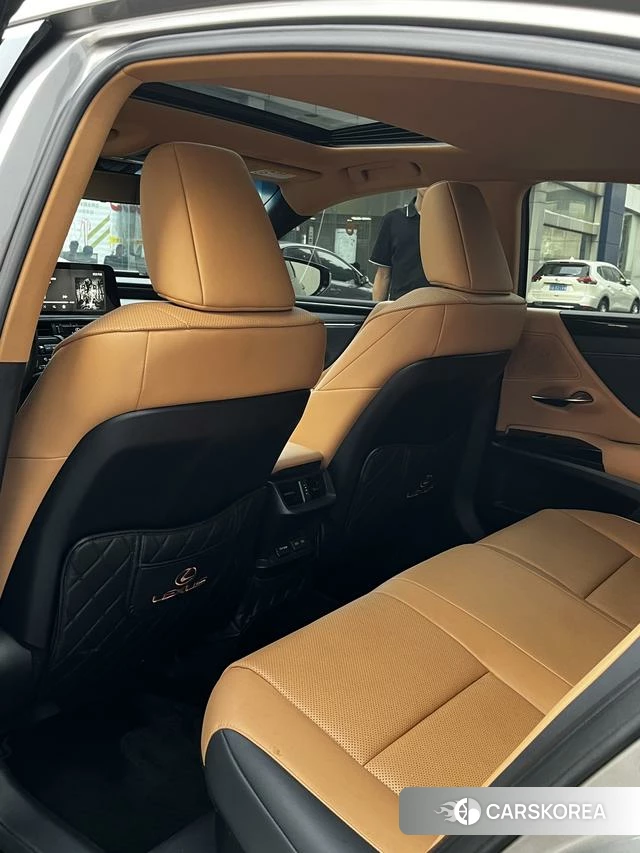 Lexus ES 2024 Серебристо-серый из Китая, фото 6