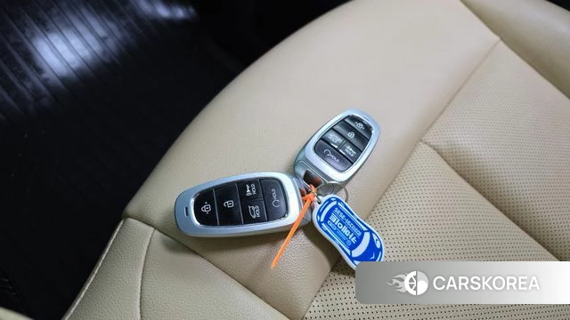 Hyundai Staria 2023 Серебряный из Кореи, фото 6