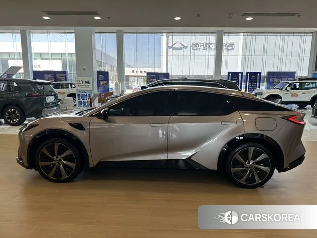 Toyota bZ5 2025 Темно-серый из Китая, фото 6