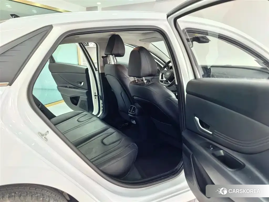 Hyundai Elantra 2023 Белый из Китая, фото 6