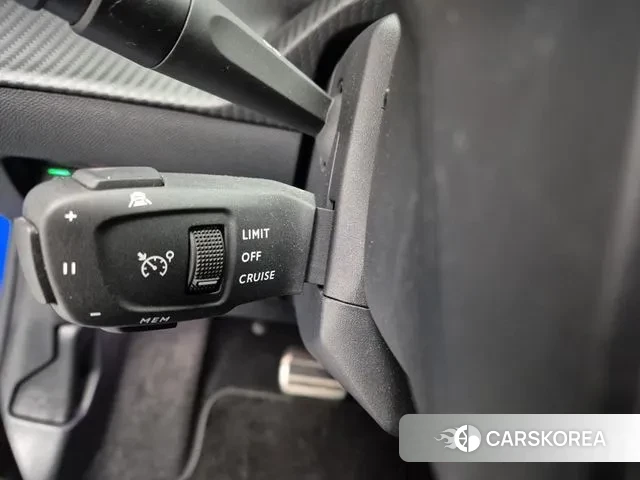 Peugeot e-208 second Generation 2023 Синий из Кореи, фото 6