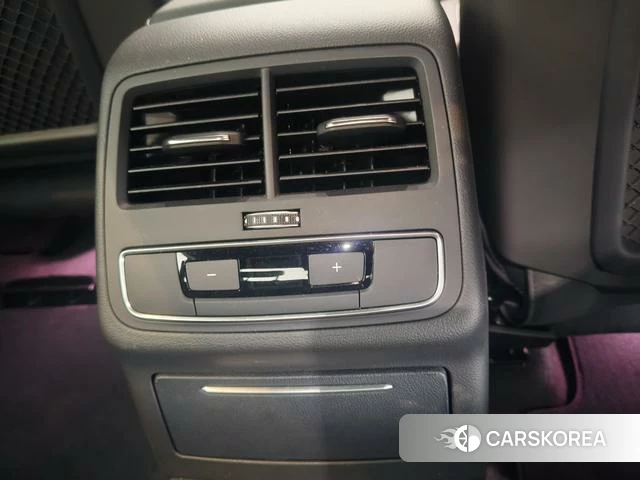 Audi A4L 2024 Темно-серый из Китая, фото 6