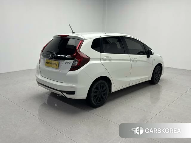 Honda Fit 2018 Белый из Китая, фото 6