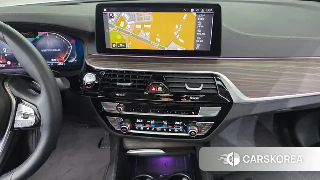 BMW 5 Series (G30) 2022 Белый из Кореи, фото 6