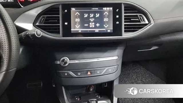 Peugeot 308 second generation 2019 Белый из Кореи, фото 6