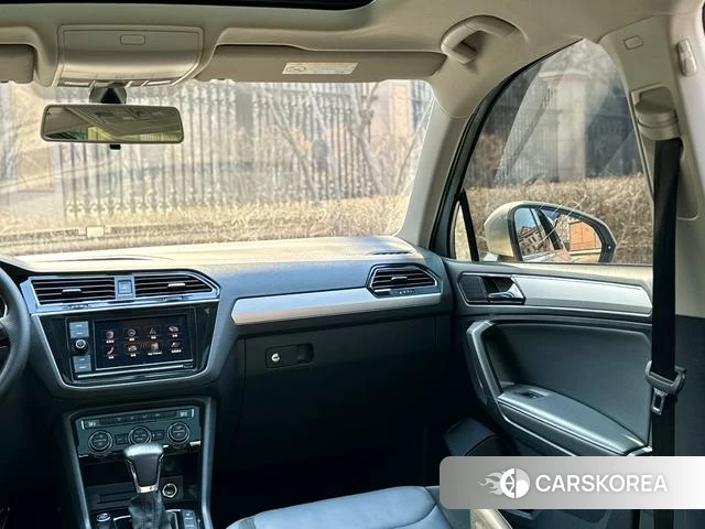 Volkswagen Tiguan L 2019 Серебристо-серый из Китая, фото 6