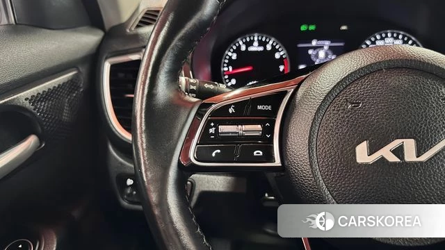 Kia Seltos 2022 Белый из Кореи, фото 6