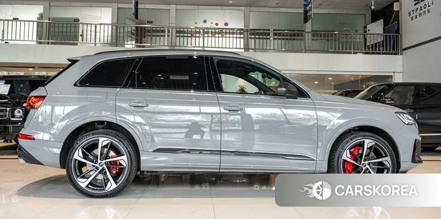 Audi SQ7 2024 Темно-серый из Китая, фото 6