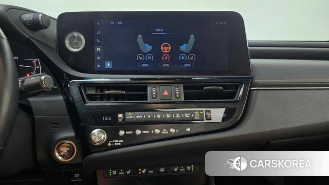 Lexus ES300h 7th generation 2023 Белый из Кореи, фото 6