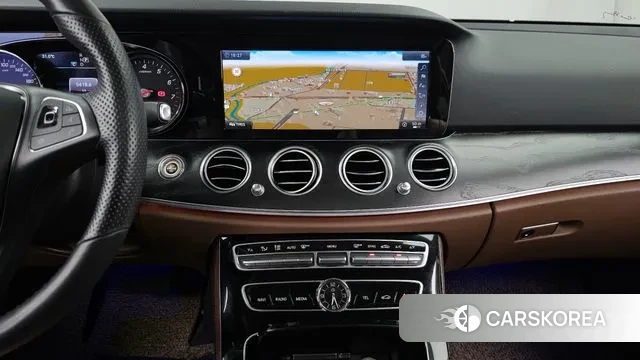 Mercedes-Benz E-Class W213 2018 Белый из Кореи, фото 6