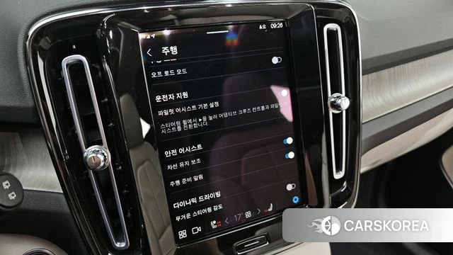 Volvo XC40 2023 Белый из Кореи, фото 6