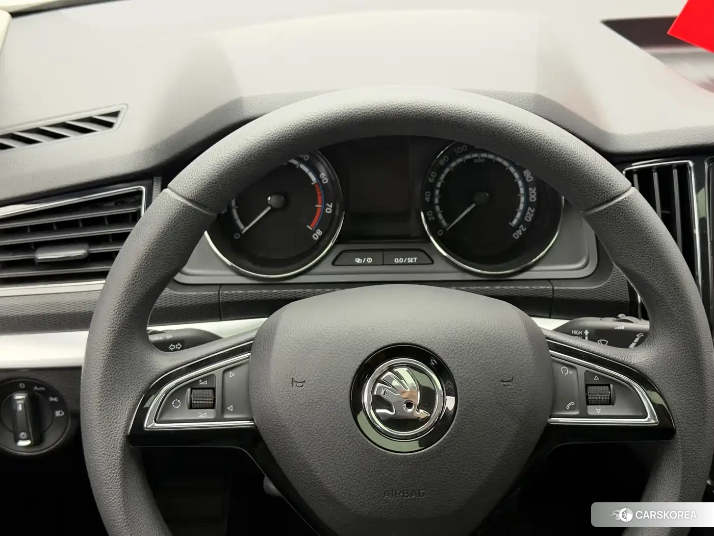 Skoda Komick 2023 Белый из Китая, фото 6