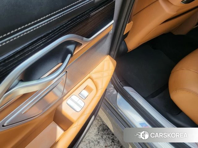BMW 7 Series (G11) 2022 Серебристо-серый из Кореи, фото 6