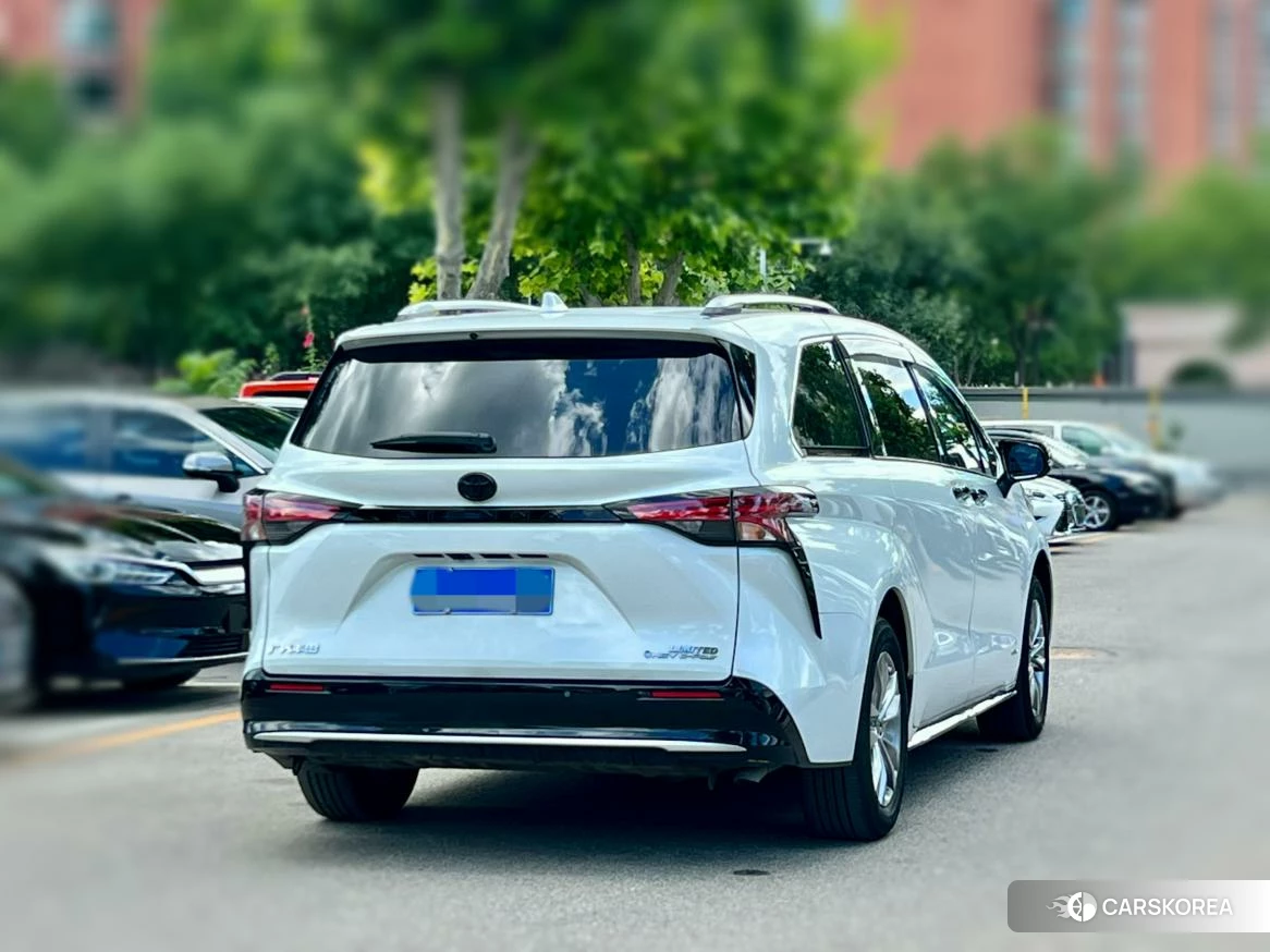 Toyota Saina 2024 Белый из Китая, фото 6