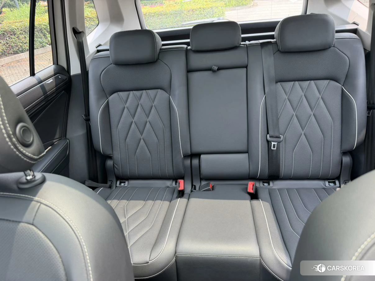 Volkswagen Tiguan L 2021 Серебристо-серый из Китая, фото 6