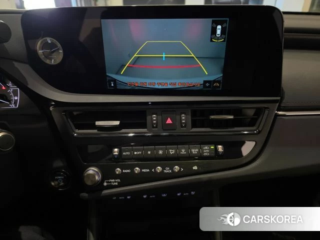 Lexus ES300h 7th generation 2025 Белый из Кореи, фото 6