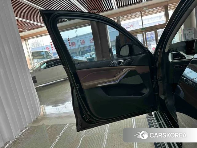 BMW X7 2024 Черный из Китая, фото 6
