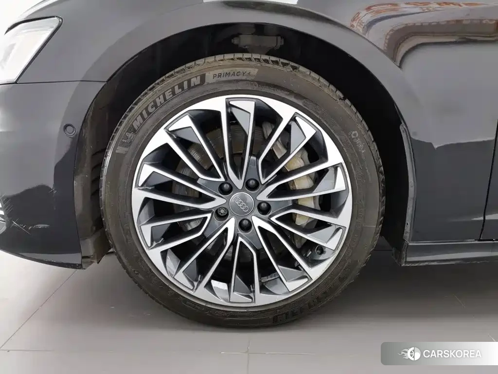 Audi A6L id 4629796 из Китая 7