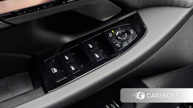 BMW 5 Series (G60) 2025 Черный из Кореи, фото 6