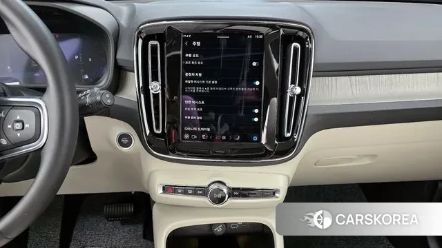 Volvo XC40 2024 Белый из Кореи, фото 6