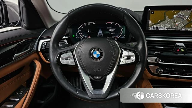 BMW 5 Series (G30) 2022 Серебристо-серый из Кореи, фото 6