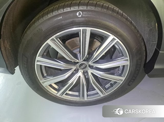 Audi Q8 (4M) 2021 Серый из Кореи, фото 6