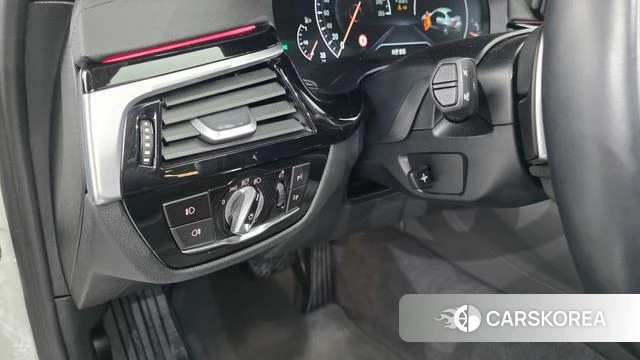 BMW 5 Series (G30) 2019 Белый из Кореи, фото 6