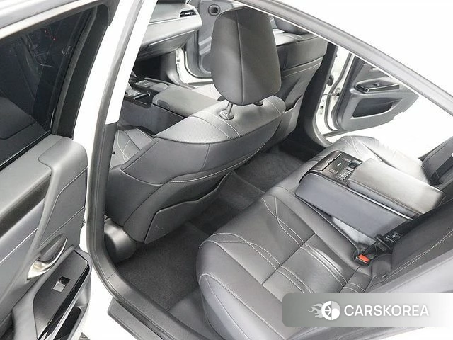 Lexus ES300h 7th generation 2022 Белый из Кореи, фото 6